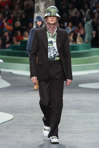 Look 24